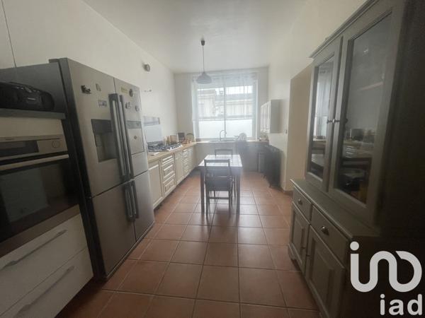 Maison 8 pièces de 242 m² à Blaye (33390)