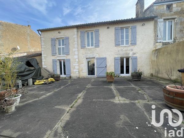 Maison 8 pièces de 242 m² à Blaye (33390)