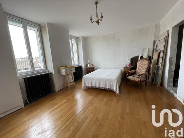 Maison 8 pièces de 242 m² à Blaye (33390)