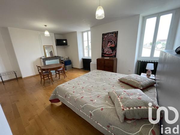 Maison 8 pièces de 242 m² à Blaye (33390)