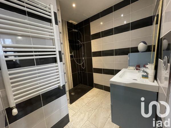 Maison 8 pièces de 242 m² à Blaye (33390)