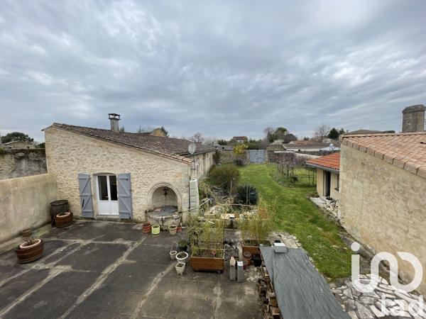Maison 8 pièces de 242 m² à Blaye (33390)