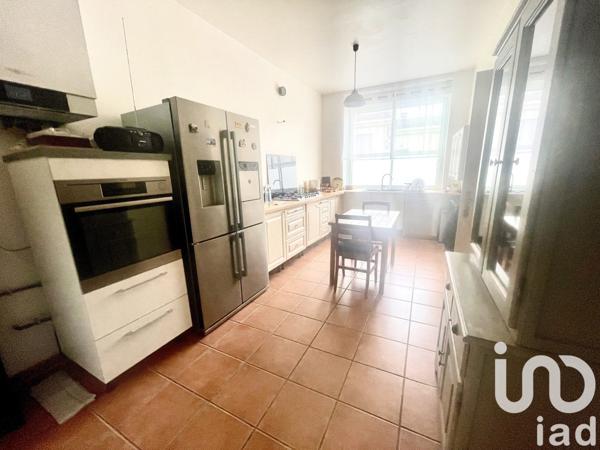 Maison 8 pièces de 242 m² à Blaye (33390)