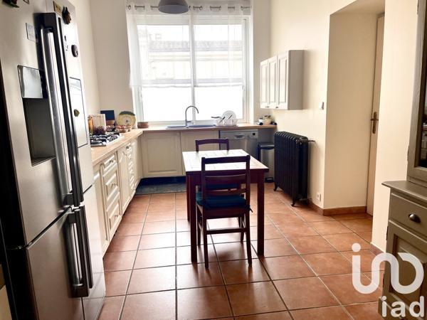 Maison 8 pièces de 242 m² à Blaye (33390)