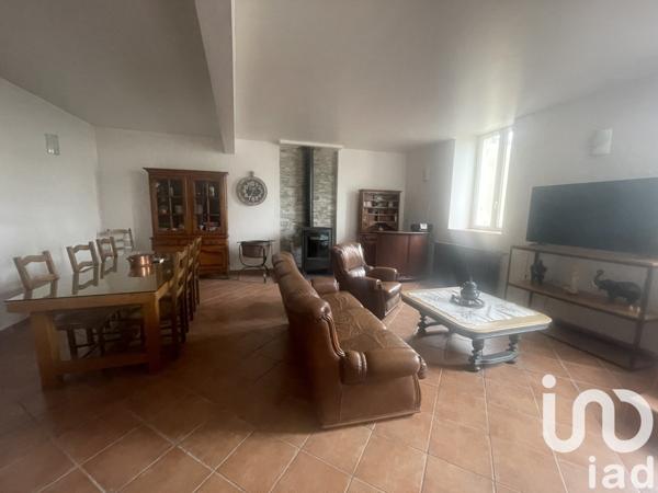 Maison 8 pièces de 242 m² à Blaye (33390)