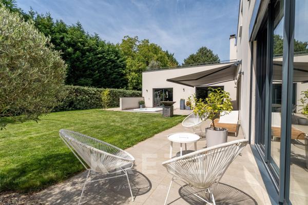 Élégance contemporaine de 311 m² dans cadre bucolique
