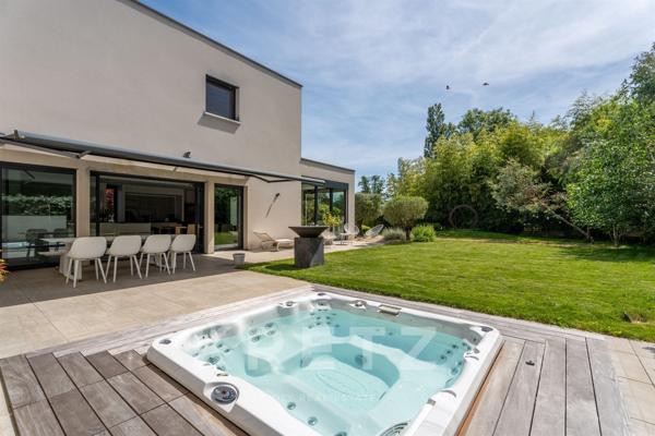 Élégance contemporaine de 311 m² dans cadre bucolique