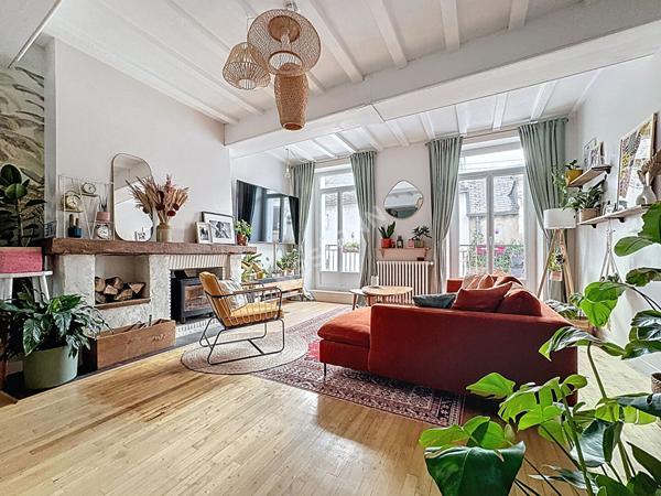 Maison à vendre dans le centre historique d'Ancenis - 3 chambres, bureau, garage et annexe.