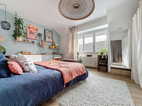 Maison à vendre dans le centre historique d'Ancenis - 3 chambres, bureau, garage et annexe.