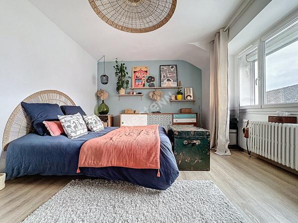 Maison à vendre dans le centre historique d'Ancenis - 3 chambres, bureau, garage et annexe.