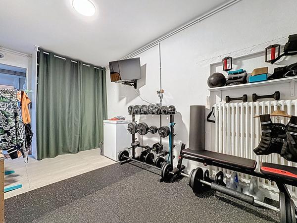 Maison à vendre dans le centre historique d'Ancenis - 3 chambres, bureau, garage et annexe.