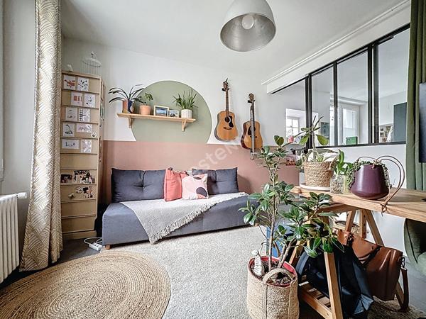 Maison à vendre dans le centre historique d'Ancenis - 3 chambres, bureau, garage et annexe.