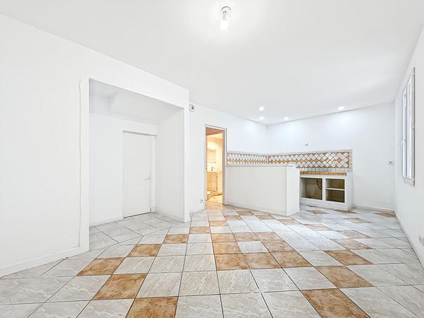 À vendre : Appartement 2 pièces entièrement rénové, au coeur d'Aubagne 13400