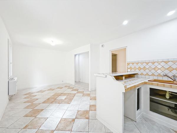 À vendre : Appartement 2 pièces entièrement rénové, au coeur d'Aubagne 13400