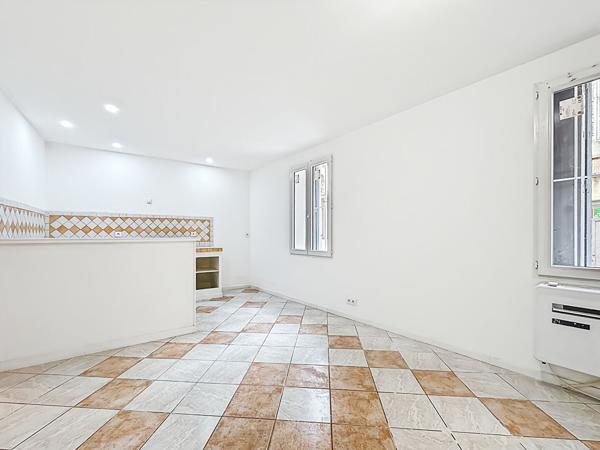 À vendre : Appartement 2 pièces entièrement rénové, au coeur d'Aubagne 13400