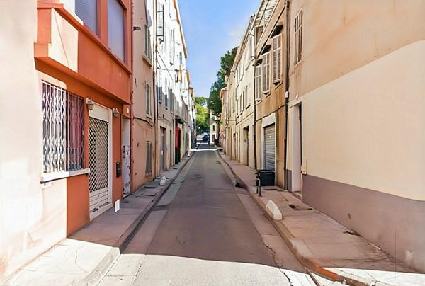 À vendre : Appartement 2 pièces entièrement rénové, au coeur d'Aubagne 13400