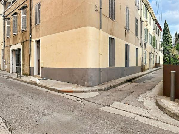 À vendre : Appartement 2 pièces entièrement rénové, au coeur d'Aubagne 13400