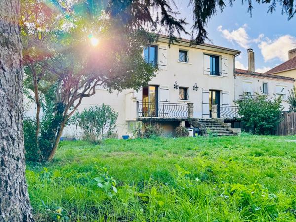 PÉRIGUEUX – CLOS-CHASSAING – MAISON DE CARACTÈRE 179 M² – 6chbres– PISCINE CHAUFFÉE – GARAGE