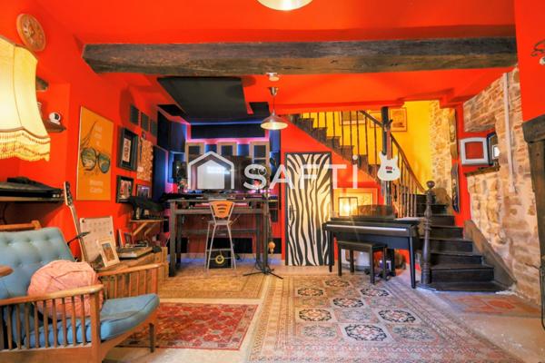 Maison de ville rénovée, 4 pièces, 2 chambres,