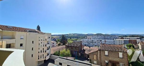 A La Talaudière -centre, appartement T3 au dernier étage avec terrasse et double garage