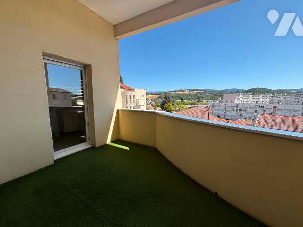 A La Talaudière -centre, appartement T3 au dernier étage avec terrasse et double garage