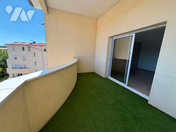 A La Talaudière -centre, appartement T3 au dernier étage avec terrasse et double garage