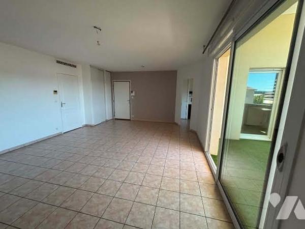 A La Talaudière -centre, appartement T3 au dernier étage avec terrasse et double garage