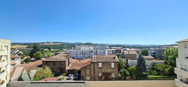 A La Talaudière -centre, appartement T3 au dernier étage avec terrasse et double garage
