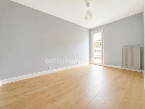 Appartement traversant rénové avec balcon et cave 4 pièces 74m2 à  SETE (34)