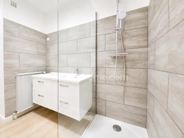 Appartement traversant rénové avec balcon et cave 4 pièces 74m2 à  SETE (34)
