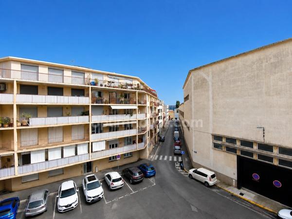 Appartement traversant rénové avec balcon et cave 4 pièces 74m2 à  SETE (34)