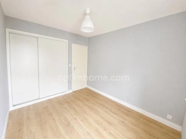 Appartement traversant rénové avec balcon et cave 4 pièces 74m2 à  SETE (34)