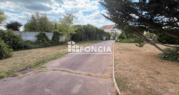 Location Local commercial 4 pièces 92 m² - Rubelles 77950