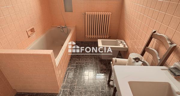 Location Local commercial 4 pièces 92 m² - Rubelles 77950