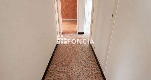 Location Local commercial 4 pièces 92 m² - Rubelles 77950