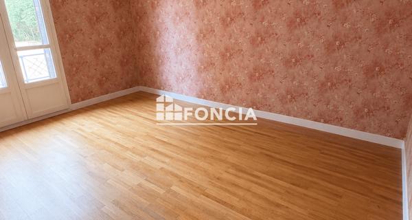 Location Local commercial 4 pièces 92 m² - Rubelles 77950