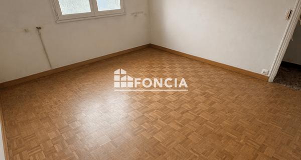 Location Local commercial 4 pièces 92 m² - Rubelles 77950