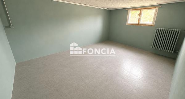Location Local commercial 4 pièces 92 m² - Rubelles 77950