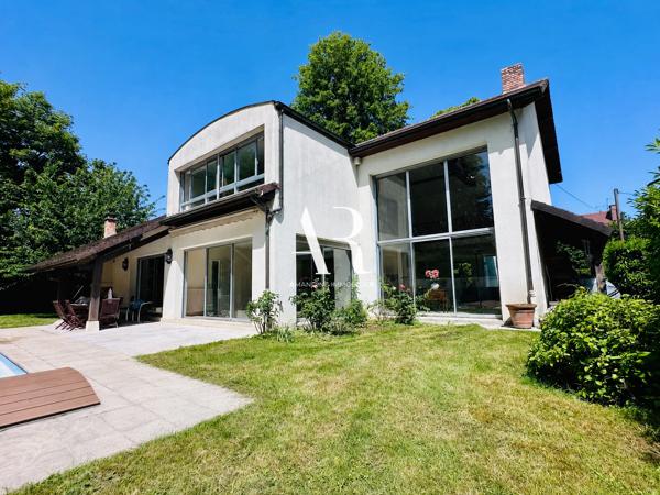 Maison de caractère avec jardin, piscine et vue Marne