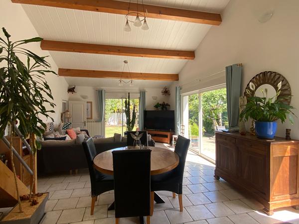 Vente
                Maison145 m² - 6 Pièces -
                    ROYAN (17200)