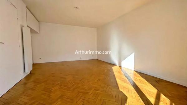 Location                                                      Appartement
                        
                     2 pièces                      51 m2                     à Sucy-en-Brie