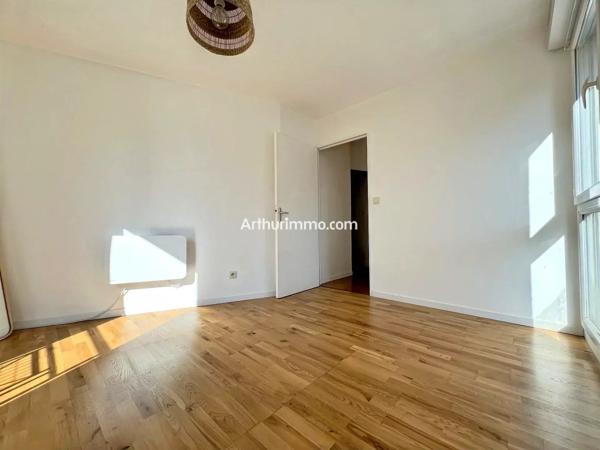 Location                                                      Appartement
                        
                     2 pièces                      51 m2                     à Sucy-en-Brie