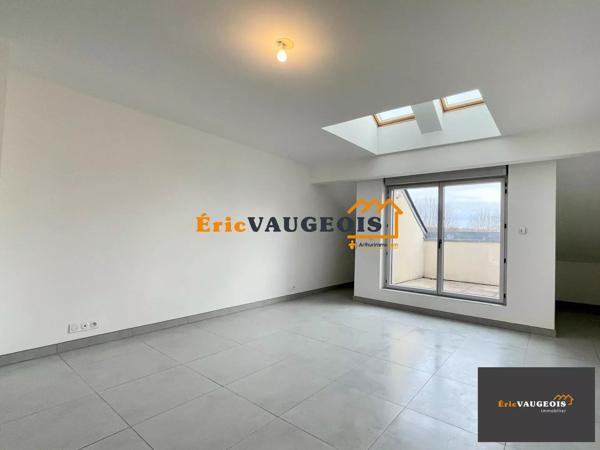 Vente                                                      Appartement
                        
                     4 pièces                      74 m2                     à Coulommiers