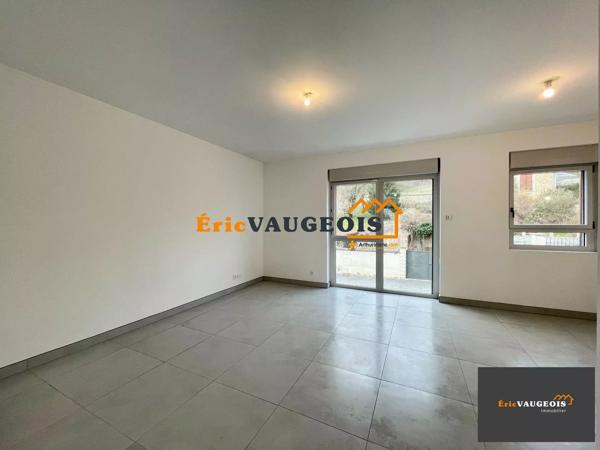 Vente                                                      Appartement
                        
                     4 pièces                      74 m2                     à Coulommiers