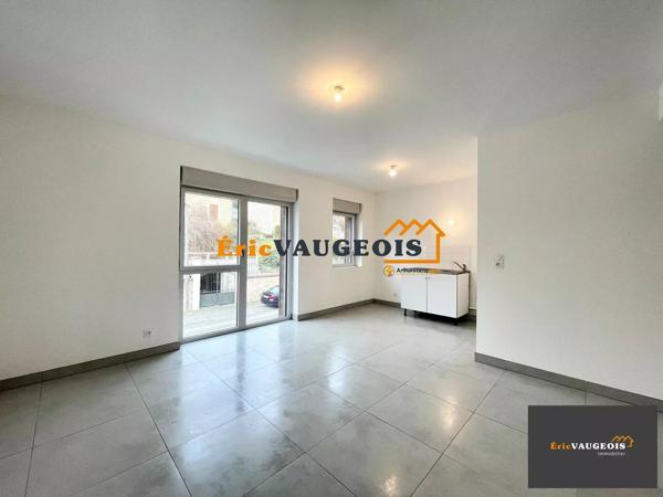 Vente                                                      Appartement
                        
                     4 pièces                      74 m2                     à Coulommiers