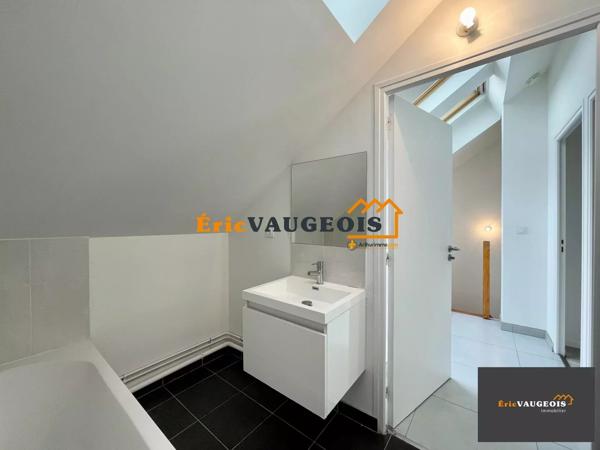 Vente                                                      Appartement
                        
                     4 pièces                      74 m2                     à Coulommiers
