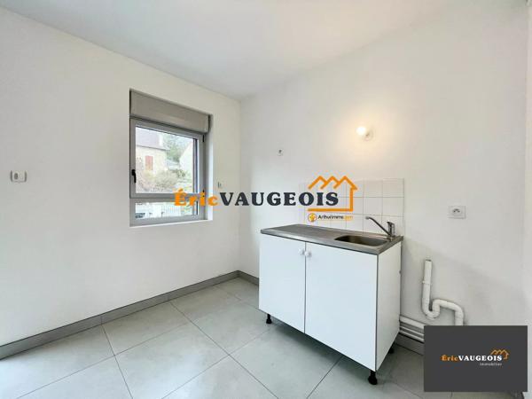 Vente                                                      Appartement
                        
                     4 pièces                      74 m2                     à Coulommiers