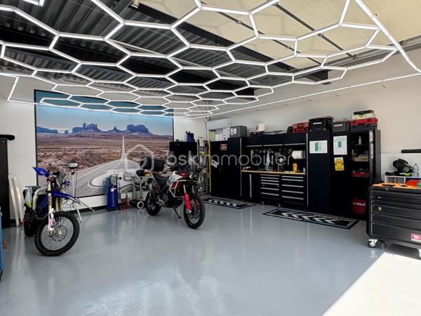 Local d activites de 93 m²