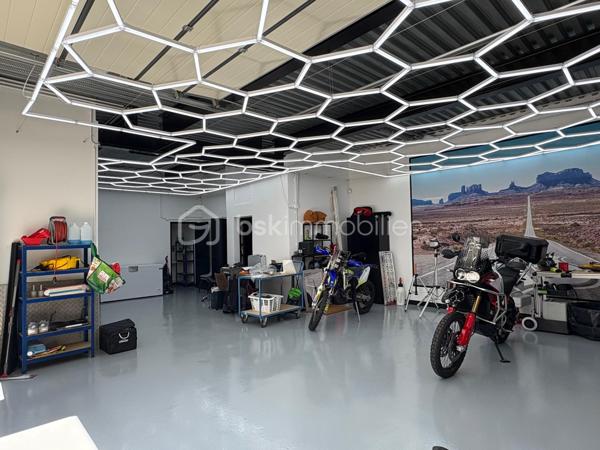 Local d activites de 93 m²