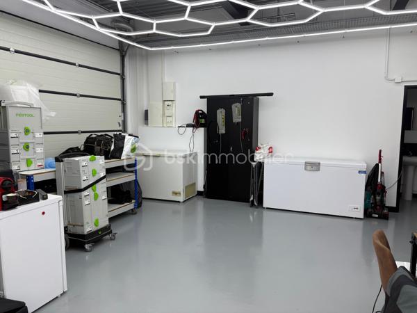 Local d activites de 93 m²